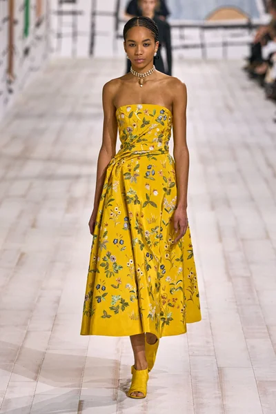 Look 27